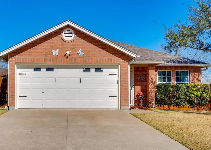 Home: Near Dell Diamond & Waterpark! *