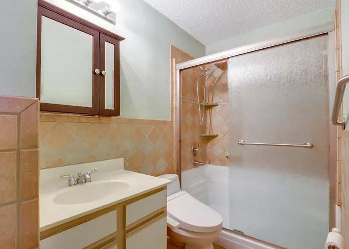 Home: Near Dell Diamond & Waterpark!