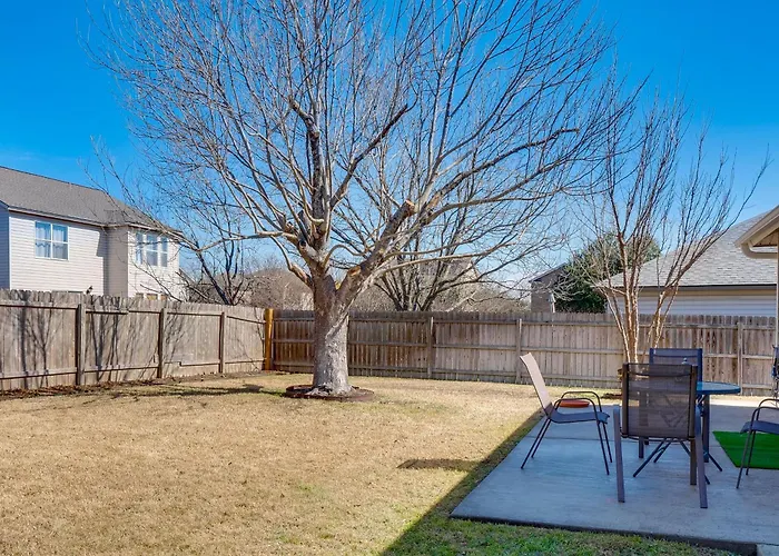 Home: Near Dell Diamond & Waterpark! Holiday home
