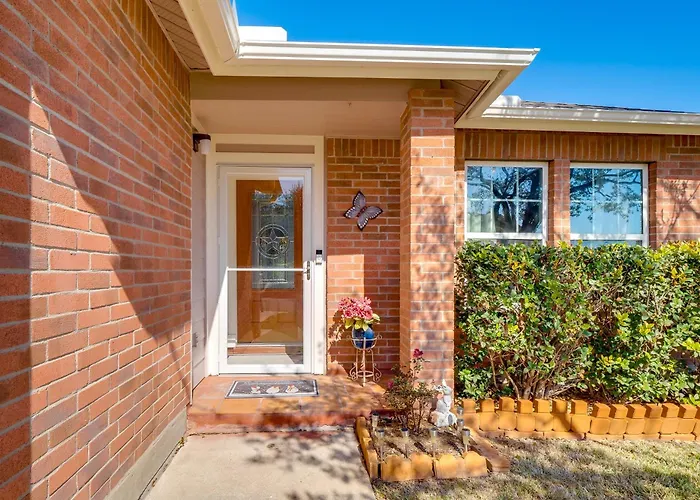 Home: Near Dell Diamond & Waterpark! Holiday home